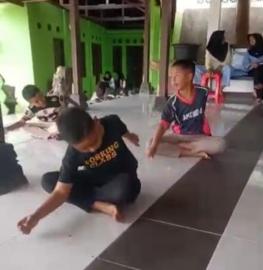 Latihan tari tri Manunggal